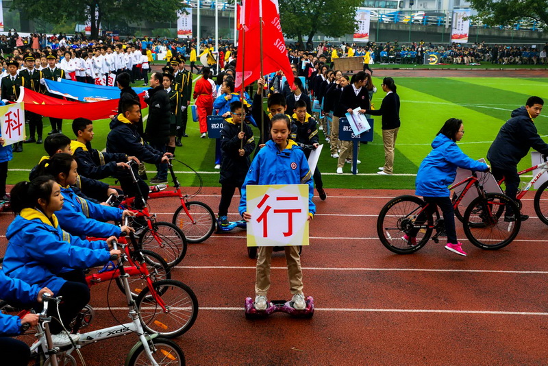 趣味运动会入场式展示改革开放40年3（宏帆初2021级7班）_调整大小.jpg